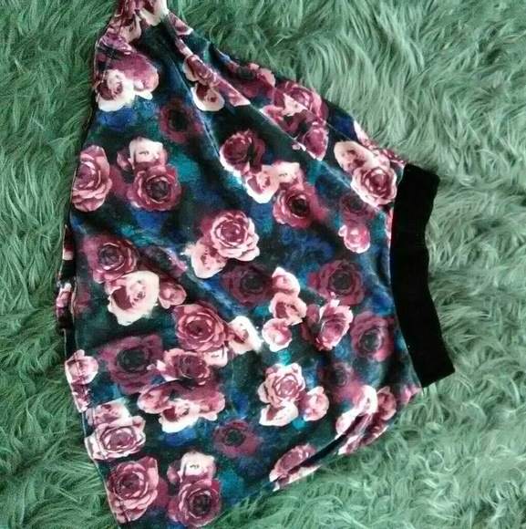 Rose Crop Top W/ Rose Flow Skirt Set - Picture 3 of 7